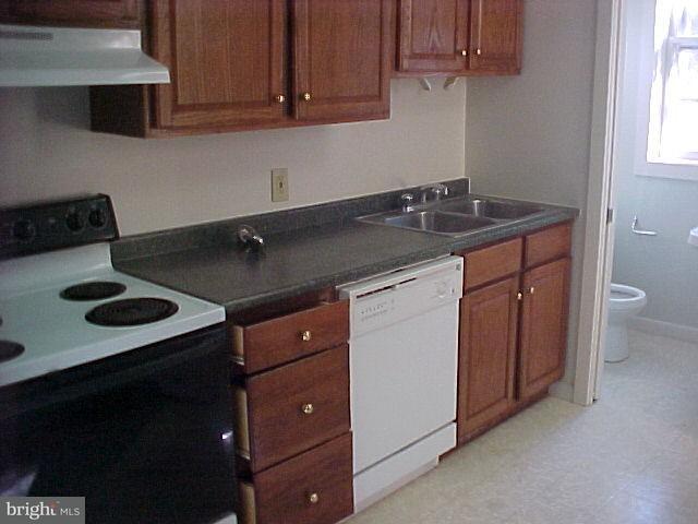 906 Grofftown Road Lancaster, PA 17602 - Photo 5 of 7 Gallery Image 5