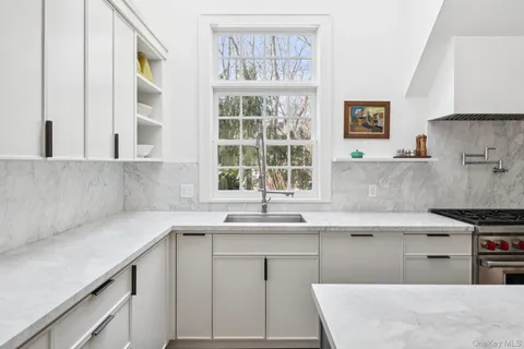 $1,950,000 | 9 Wallace Lane, Brookhaven, NY 11719