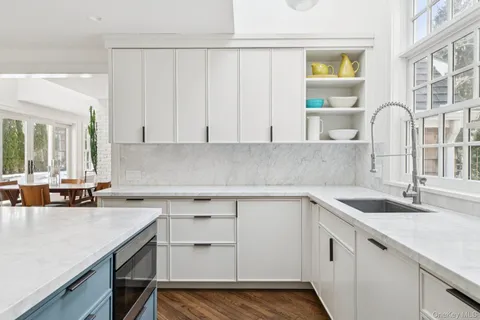 $1,950,000 | 9 Wallace Lane, Brookhaven, NY 11719