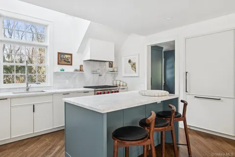 $1,950,000 | 9 Wallace Lane, Brookhaven, NY 11719