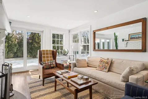 $1,950,000 | 9 Wallace Lane, Brookhaven, NY 11719