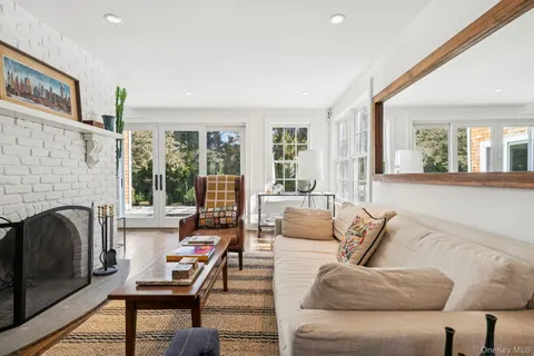 $1,950,000 | 9 Wallace Lane, Brookhaven, NY 11719