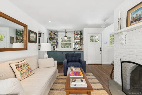 $1,950,000 | 9 Wallace Lane, Brookhaven, NY 11719