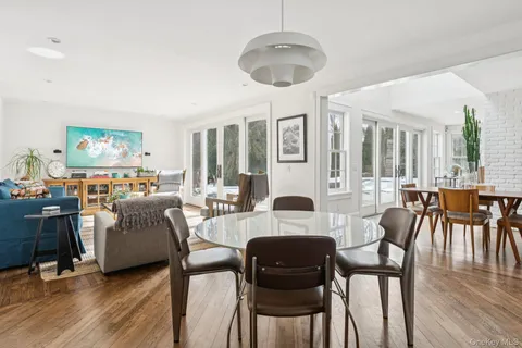 $1,950,000 | 9 Wallace Lane, Brookhaven, NY 11719