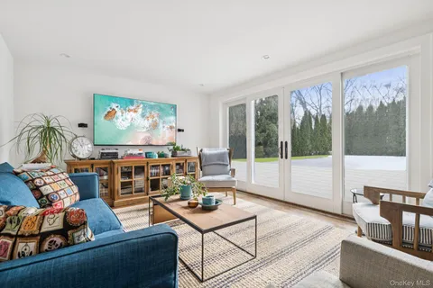 $1,950,000 | 9 Wallace Lane, Brookhaven, NY 11719