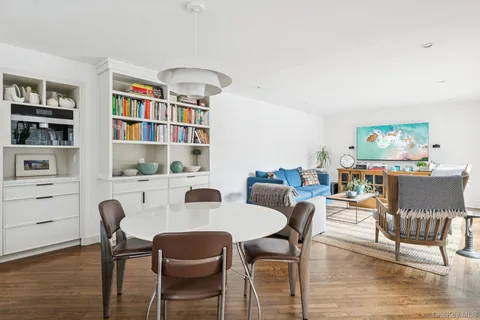 $1,950,000 | 9 Wallace Lane, Brookhaven, NY 11719