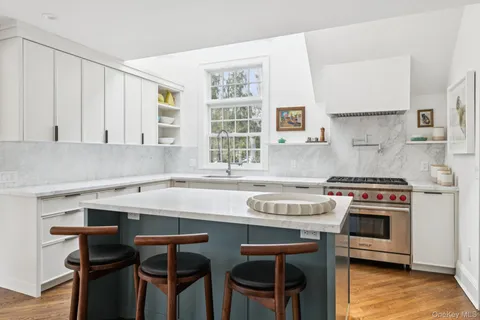 $1,950,000 | 9 Wallace Lane, Brookhaven, NY 11719