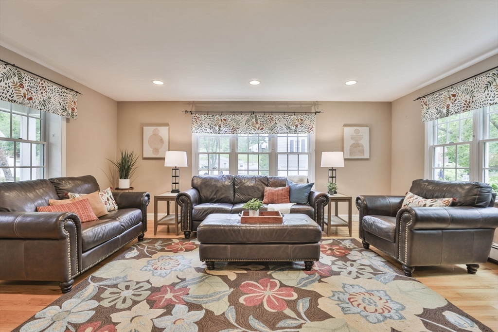 33 Reynolds Road Wakefield, MA 01880 - Photo 5 of 42