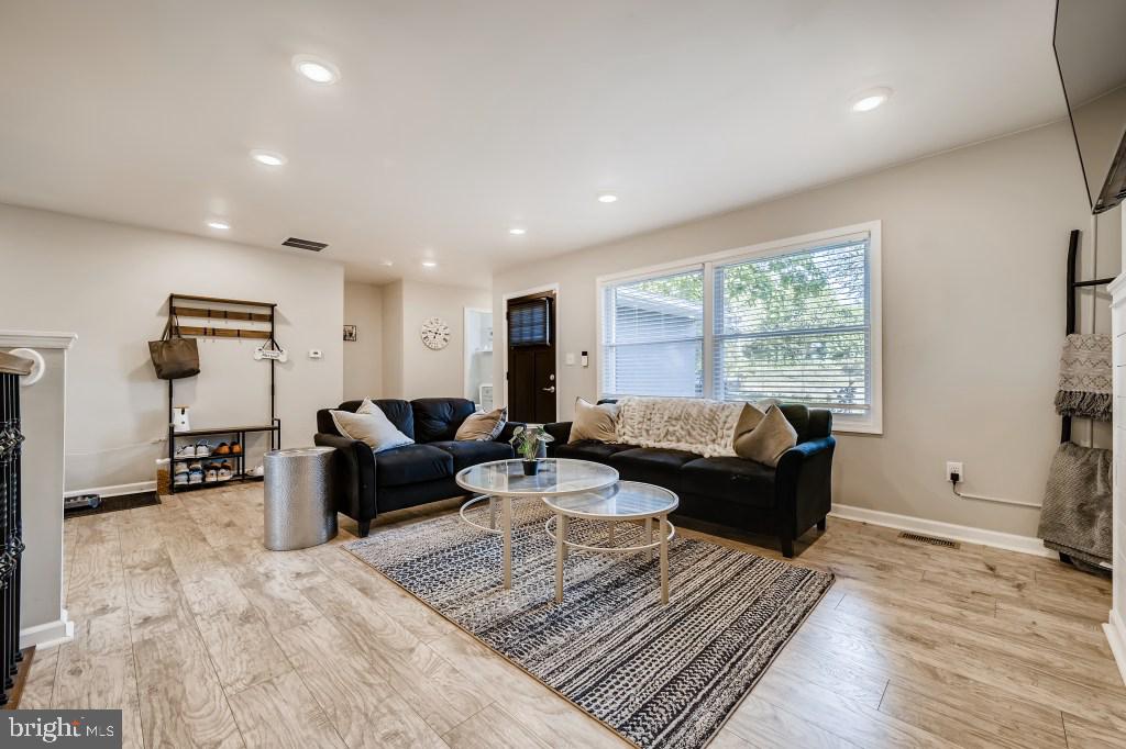 8701 Edgefield Road Baltimore, MD 21234 - Photo 3 of 27 Gallery Image 3