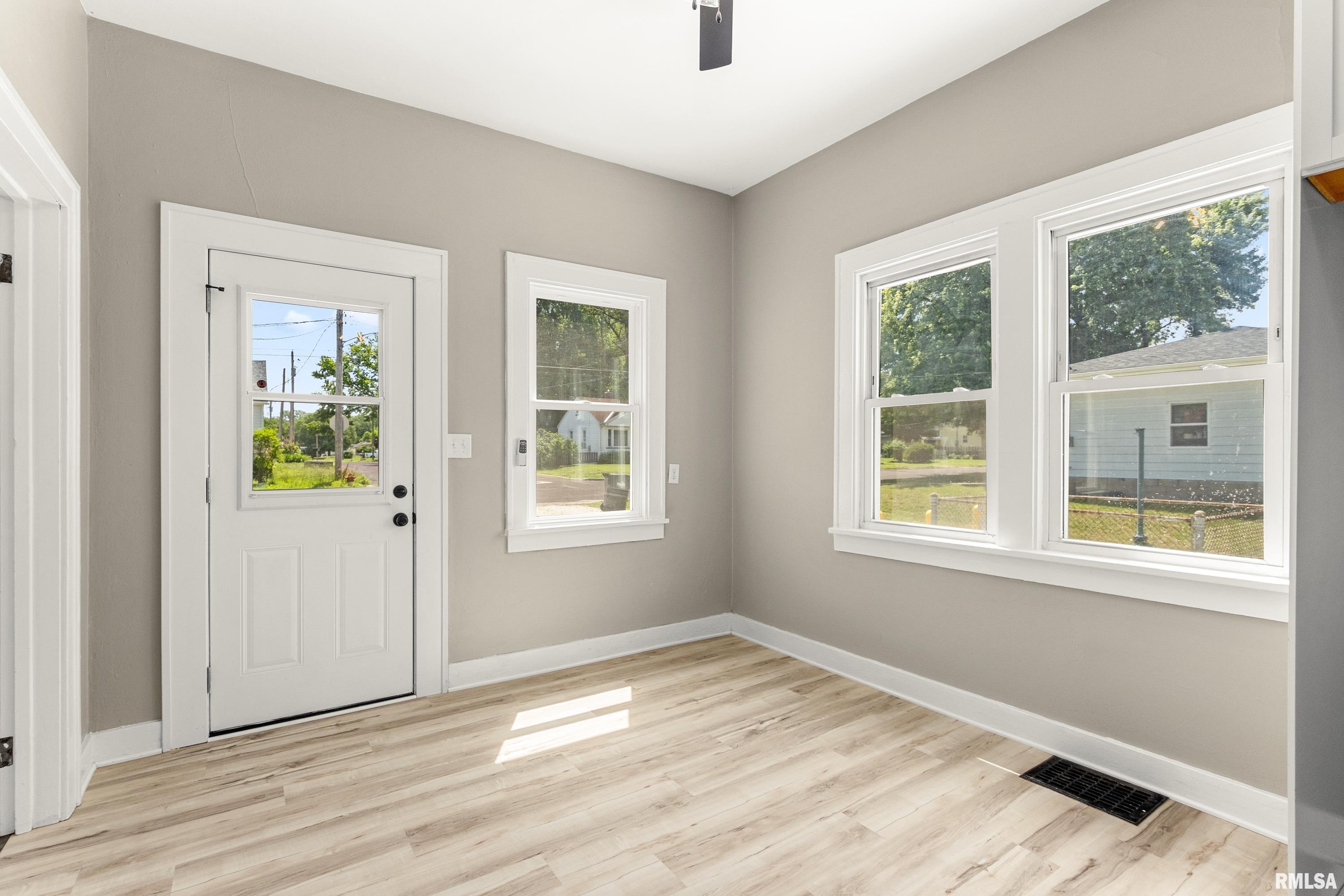 301 Reservoir Road Pekin, IL 61554 - Photo 8 of 29