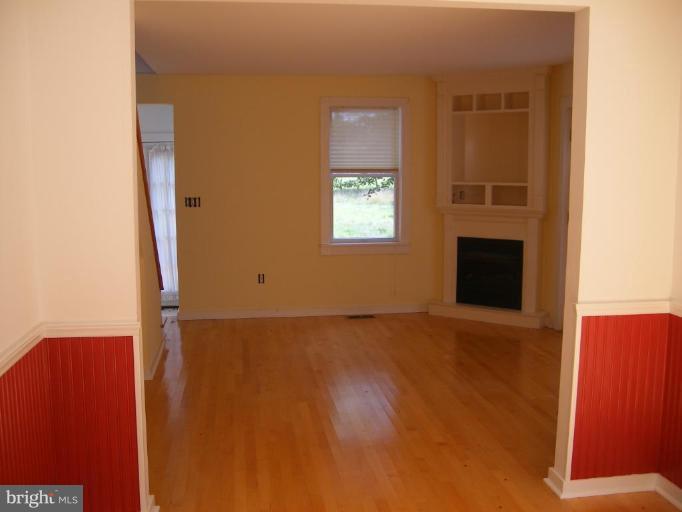 9778 Wades Point Road McDaniel, MD 21647 - Photo 7 of 24 Living Room