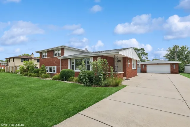 $365,000 | 6313 89th Place, Oak Lawn, IL 60453