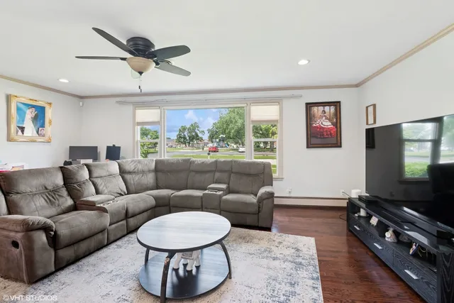 $365,000 | 6313 89th Place, Oak Lawn, IL 60453