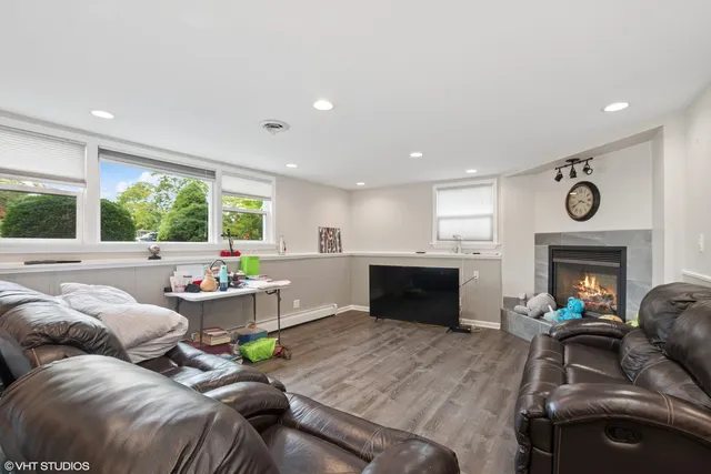 $365,000 | 6313 89th Place, Oak Lawn, IL 60453