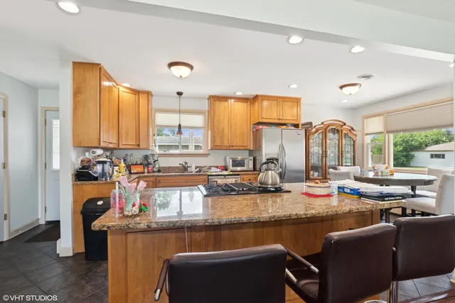 $365,000 | 6313 89th Place, Oak Lawn, IL 60453