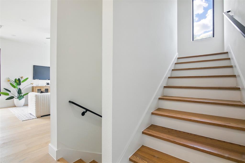 430 East 8th Street Dallas, TX 75203 - Photo 23 of 26 a view of entryway