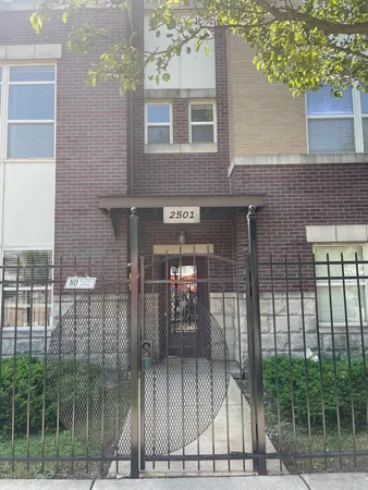 $1,950 | 2501 West Grenshaw Street, Unit 1E, Chicago, IL 60612
