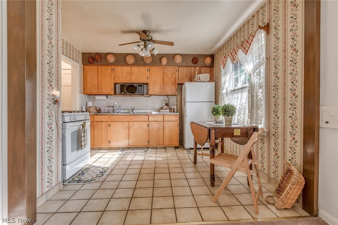 1380 Cranover Road Cleveland, OH 44124 - Photo 5 of 25