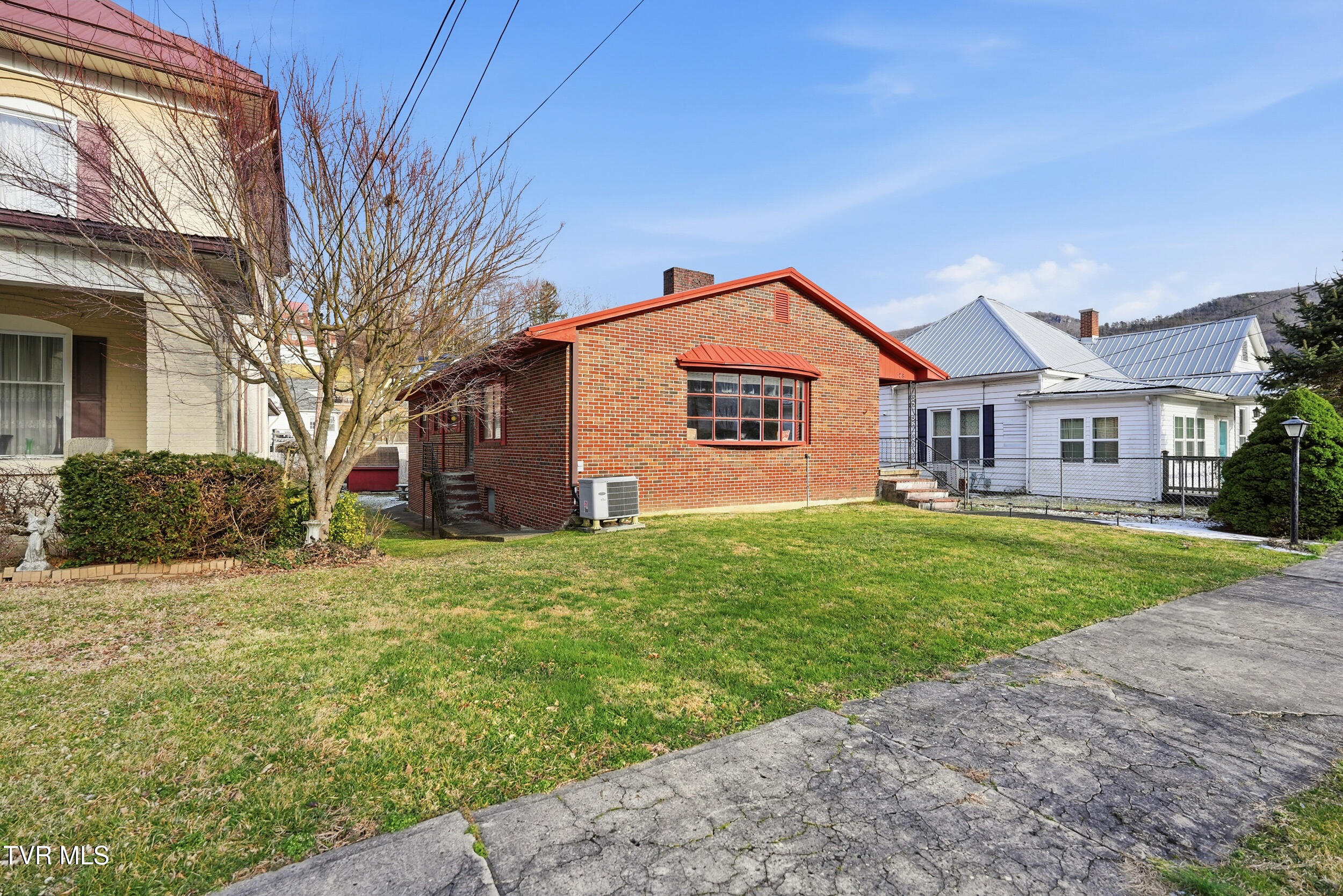 128 10th Street Northwest Norton, VA 24273 - Photo 3 of 44 3_128 10th st -44