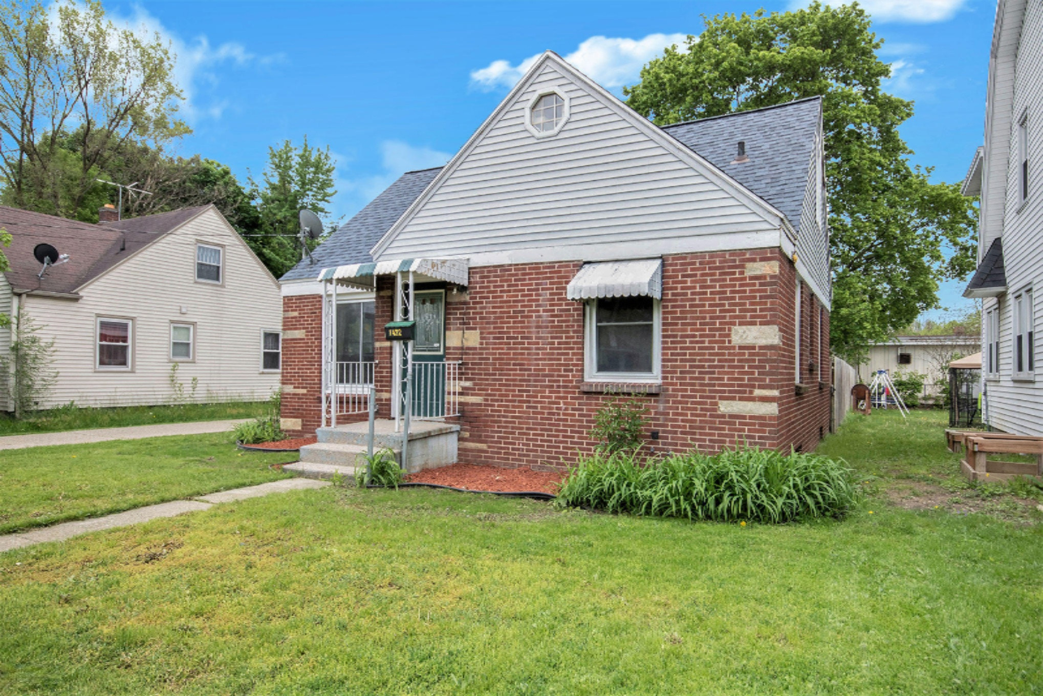 1422 Rathbone Street Southwest Wyoming, MI 49509 - Photo 2 of 28 IMG_8918