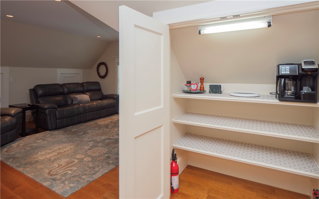 58 Ridge Road Newport, RI 02840 - Photo 17 of 47