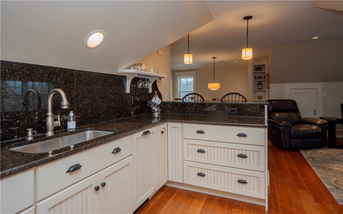 58 Ridge Road Newport, RI 02840 - Photo 19 of 47