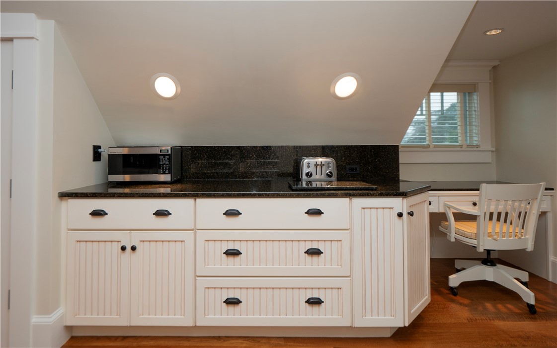 58 Ridge Road Newport, RI 02840 - Photo 23 of 47