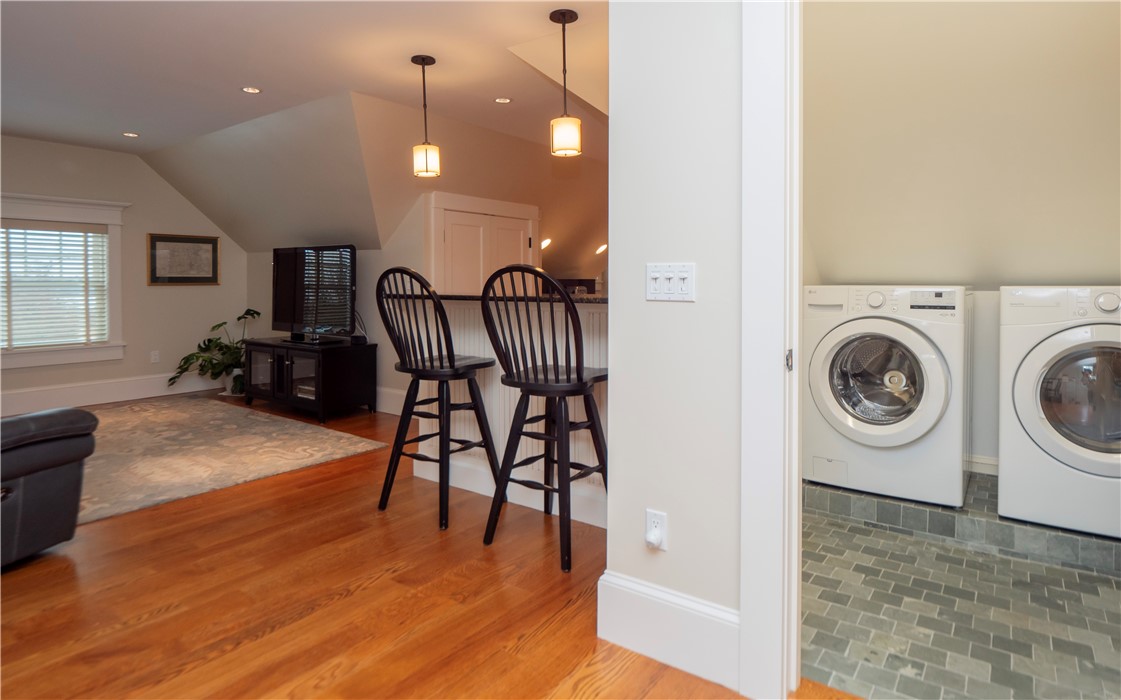 58 Ridge Road Newport, RI 02840 - Photo 10 of 47