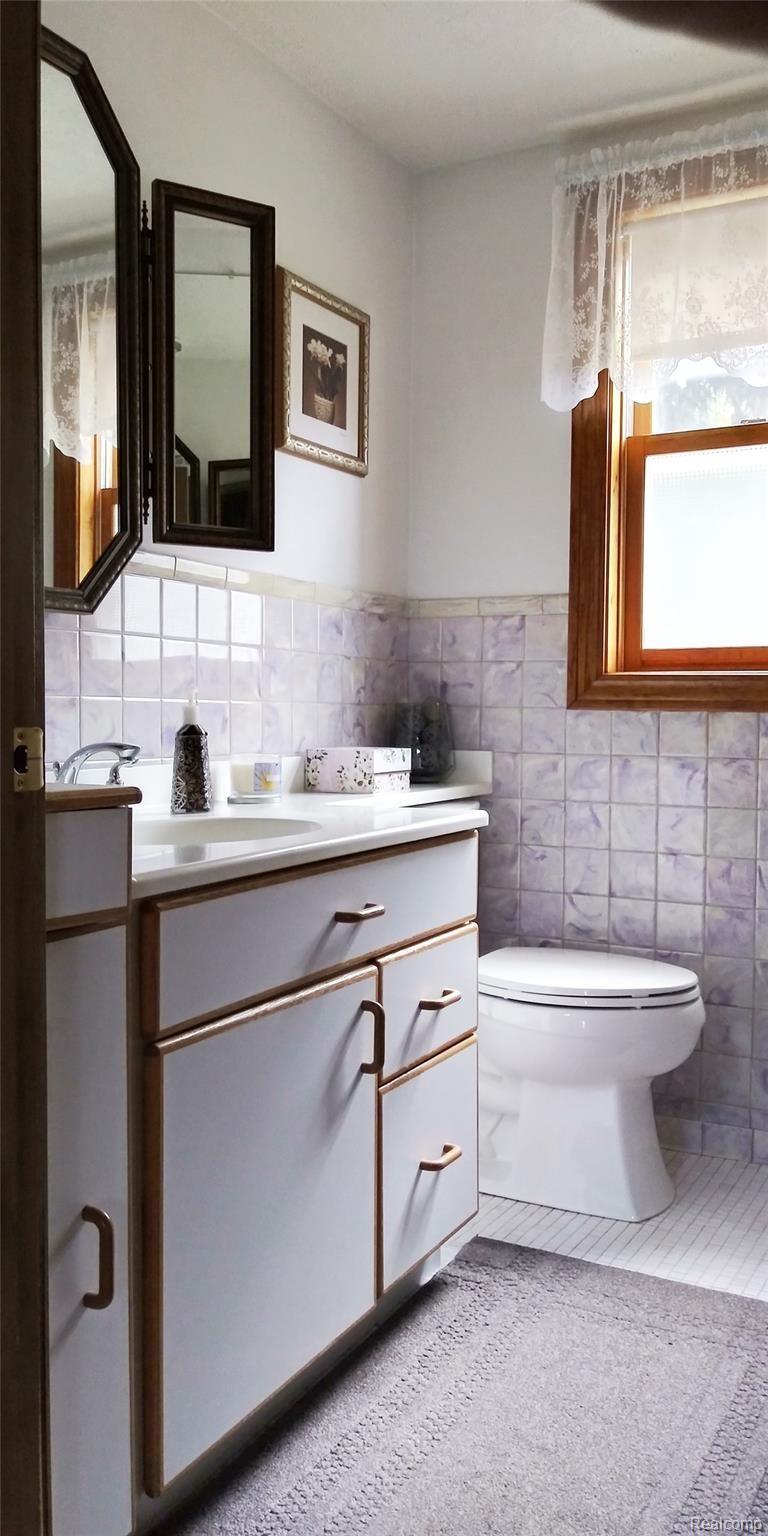 44778 Utica Road Utica, MI 48317 - Photo 18 of 26 1st Floor Bath.jpg
