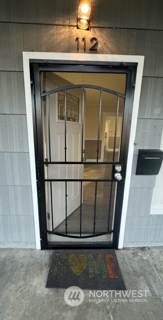 112 4th Avenue Southwest Puyallup, WA 98371 - Photo 2 of 37
