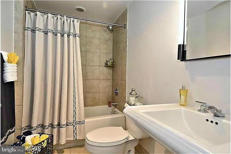 2301 Champlain Street Northwest, Unit T08 Washington, DC 20009 - Photo 8 of 9