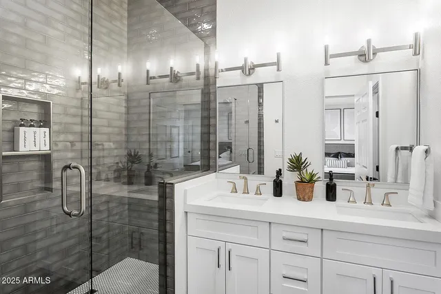 a view of a tennis court