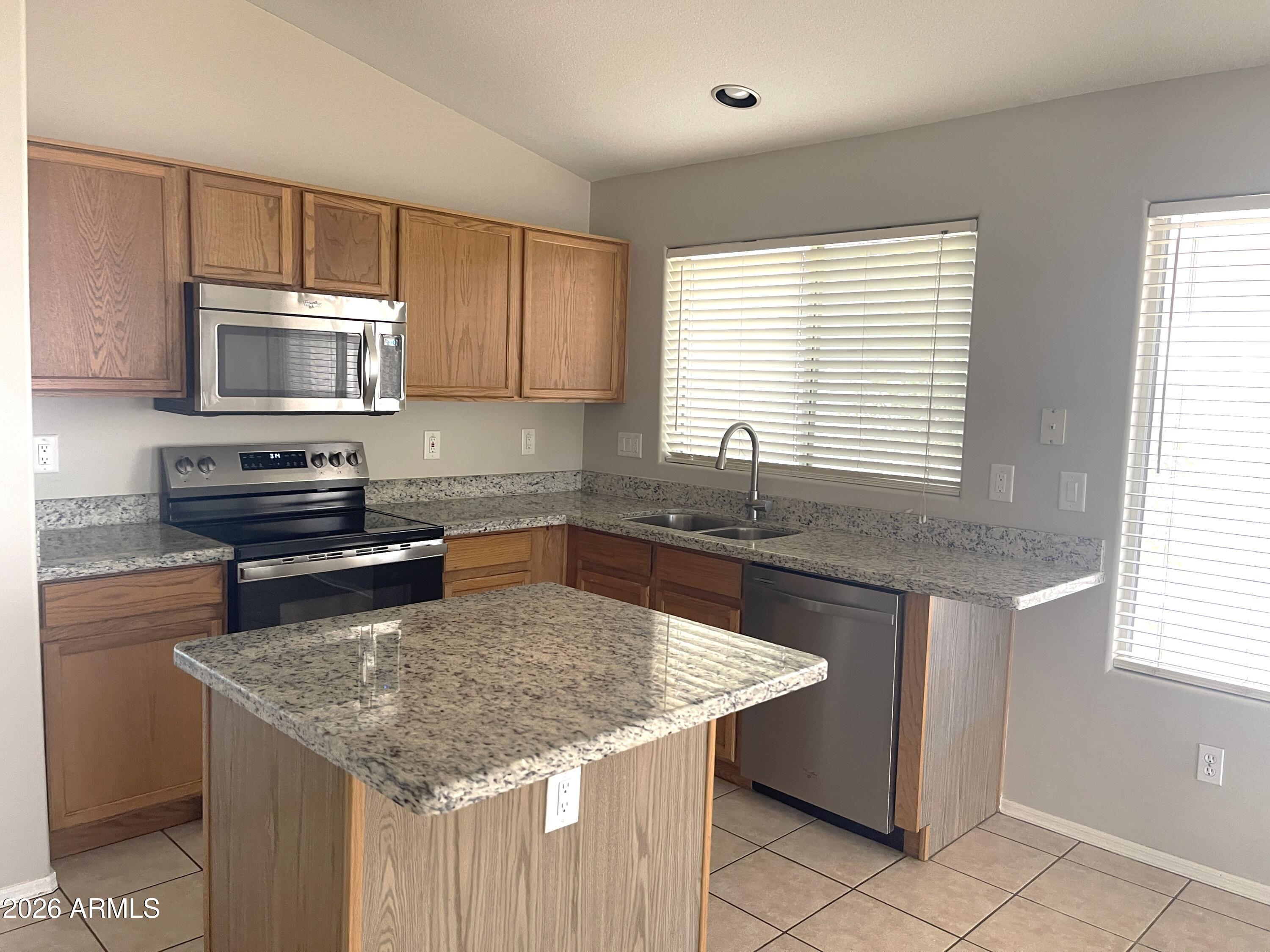 197 West Del Rio Street Gilbert, AZ 85233 - Photo 7 of 24 20260717_221317745_iOS