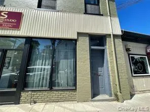 a view of a entrance of the house