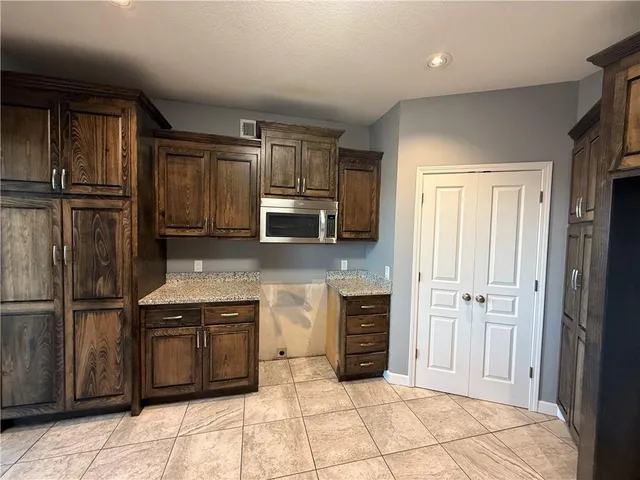 $817,500 | 37655 Osawatomie Road, Osawatomie, KS 66064