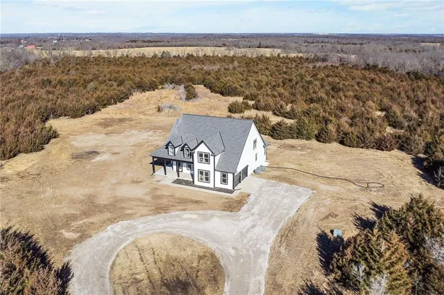 $817,500 | 37655 Osawatomie Road, Osawatomie, KS 66064