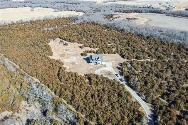 $817,500 | 37655 Osawatomie Road, Osawatomie, KS 66064
