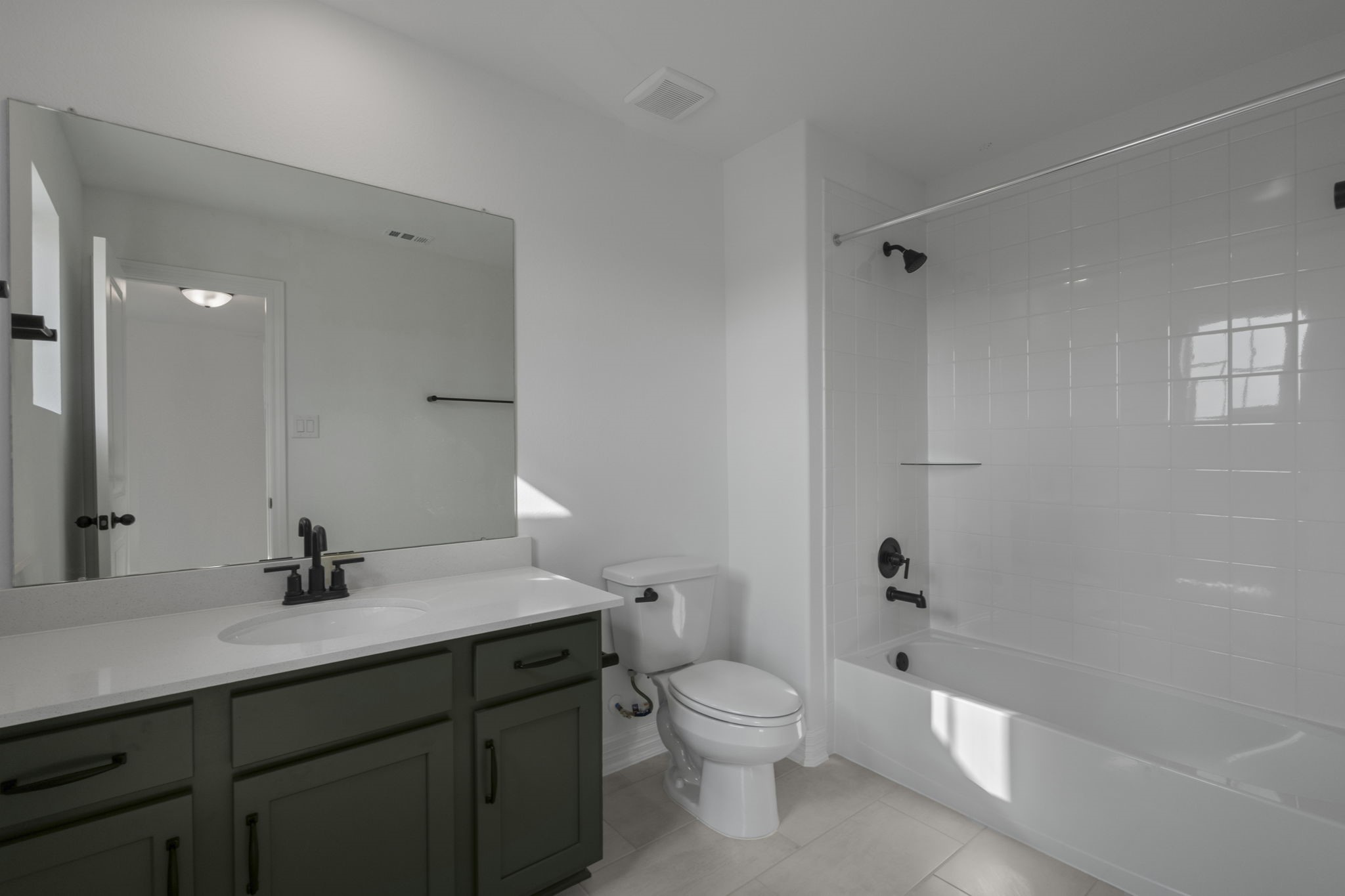 7822 Jasper Meadows Way Angleton, TX 77515 - Photo 28 of 33 Note: Sample product photo. Actual exterior and interior selections may vary by homesite. Photo may be virtually staged
