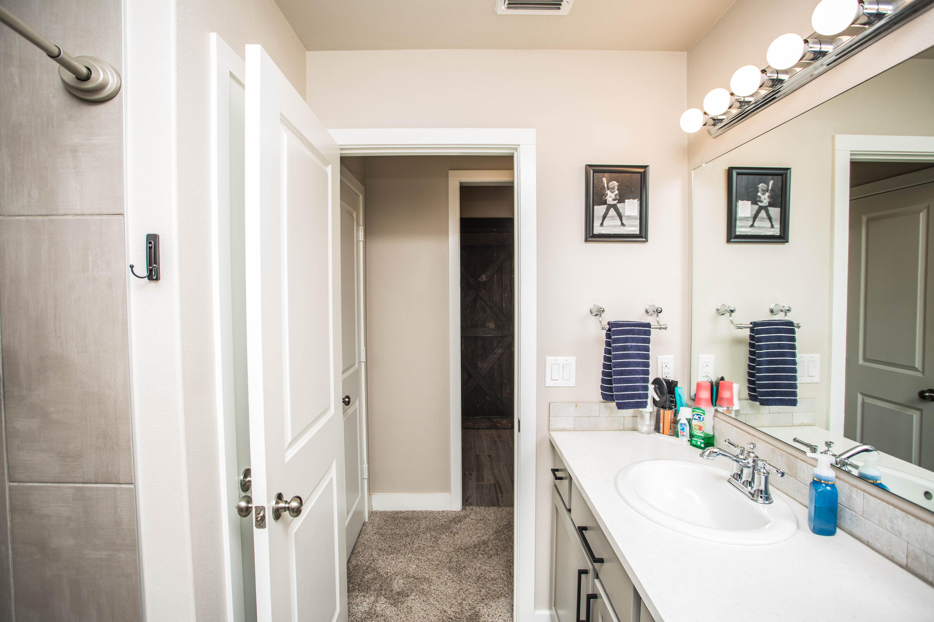 1932 142nd Street Lubbock, TX 79423 - Photo 25 of 38 a bathroom with a tub sink and a mirror