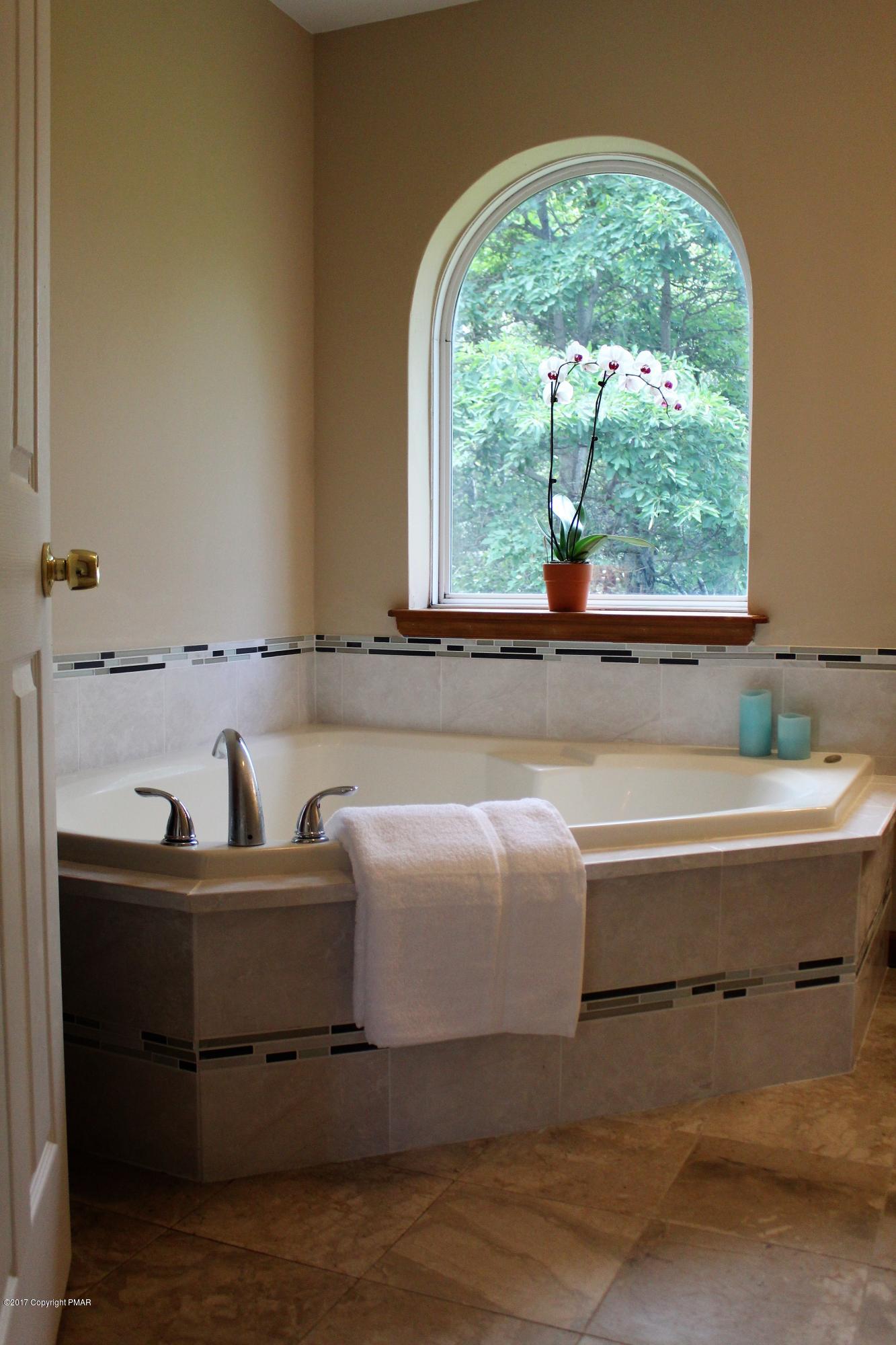 613 Mountain Road Albrightsville, PA 18210 - Photo 8 of 25 Jetted Tub