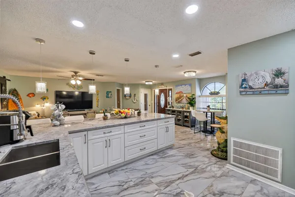 $3,500 | 6180 30th Court South, St. Petersburg, FL 33712