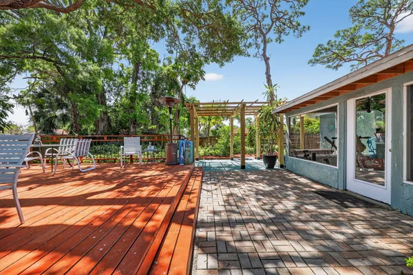 $3,500 | 6180 30th Court South, St. Petersburg, FL 33712