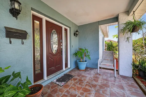 $3,500 | 6180 30th Court South, St. Petersburg, FL 33712