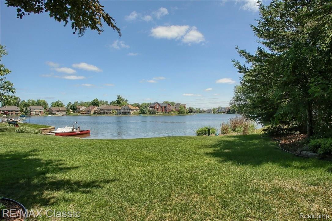 2235 Avon Lake Lane Rochester, MI 48307 - Photo 39 of 46 041-Backyard_And_Lake.jpg