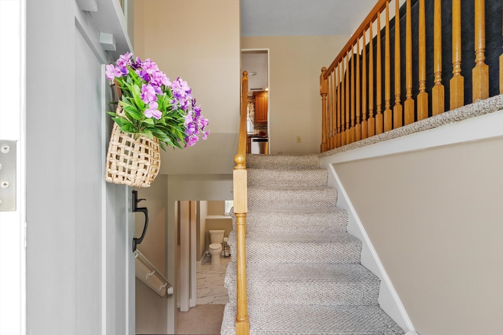15 Dallas Road Lowell, MA 01854 - Photo 4 of 36