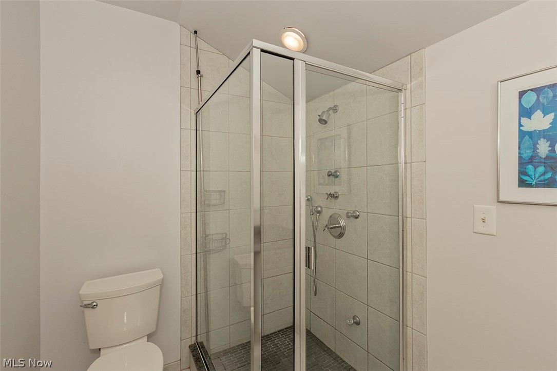 1362 Winston Road Cleveland, OH 44121 - Photo 20 of 35