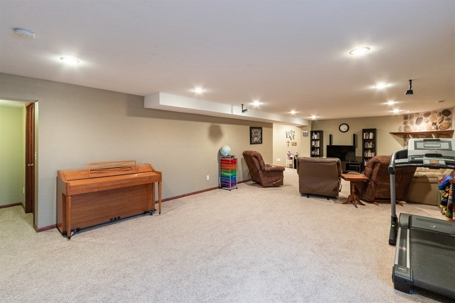 802 Wood Lily Road Solon, IA 52333 - Photo 23 of 32 Gallery Image 23