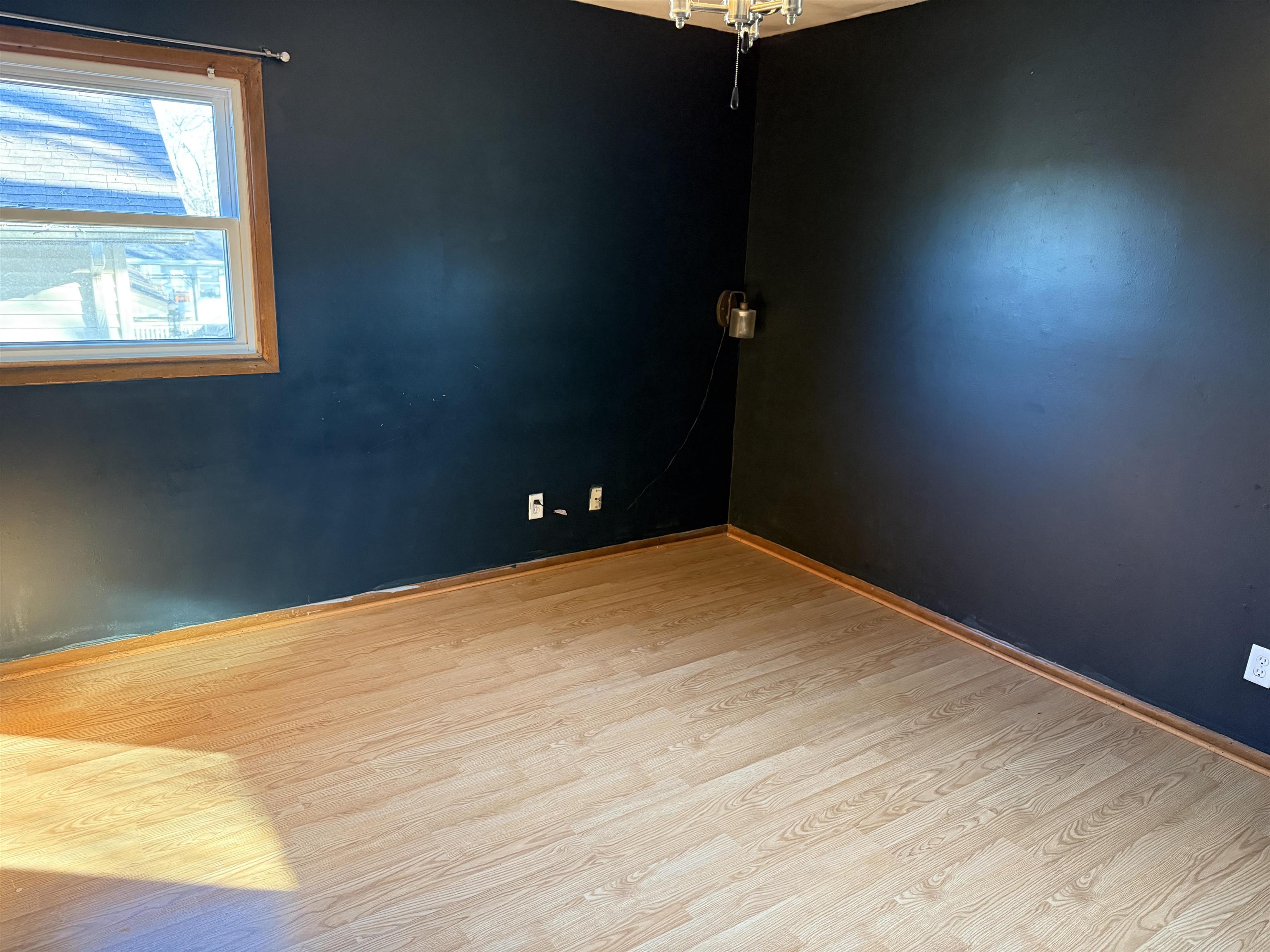 3237 West Carthage Drive Freeport, IL 61032 - Photo 6 of 14 an empty room with windows