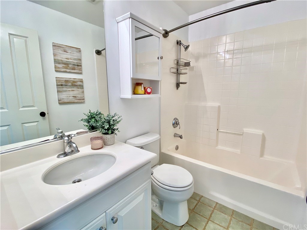 60 Clouds View Irvine, CA 92603 - Photo 14 of 37