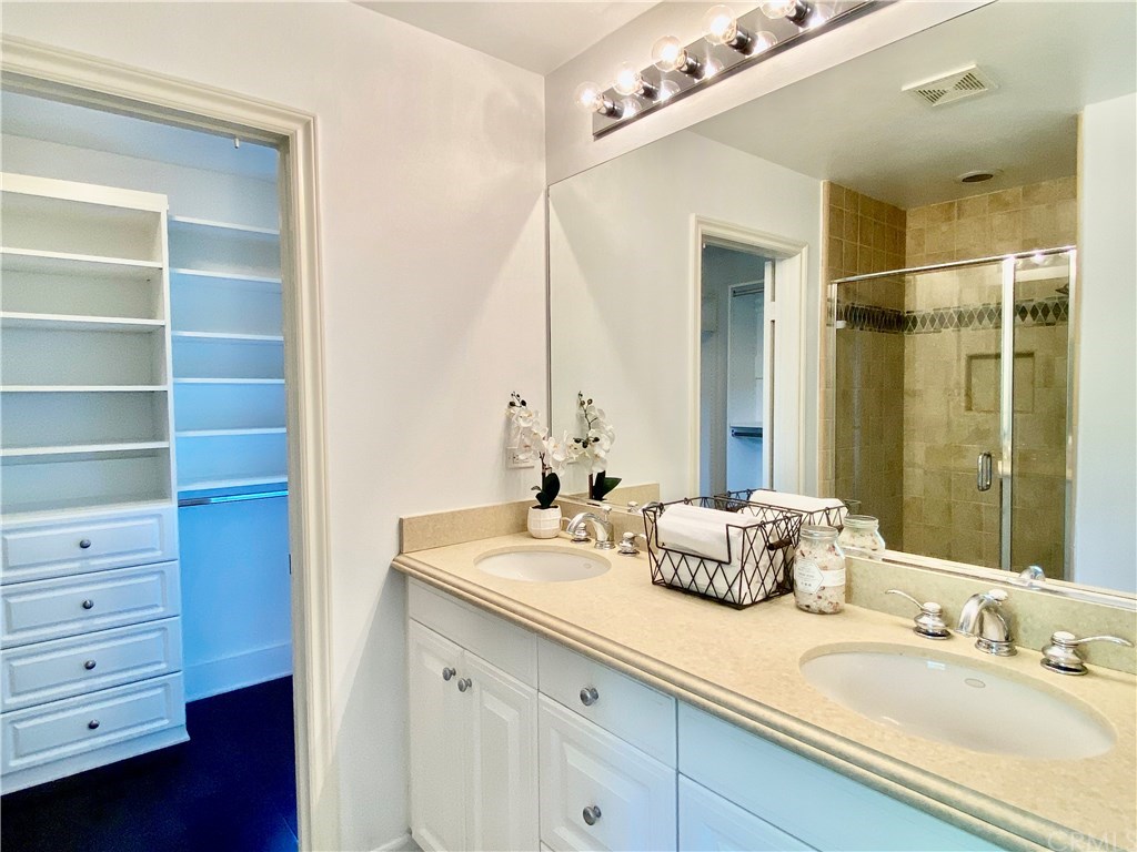 60 Clouds View Irvine, CA 92603 - Photo 17 of 37